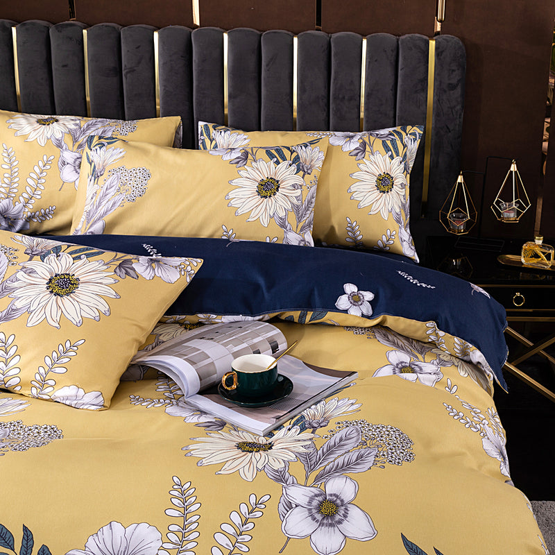 طقم مفرش  سرير  بوجهين الاصفر مع الزهور البرية والكحلي (كنج)